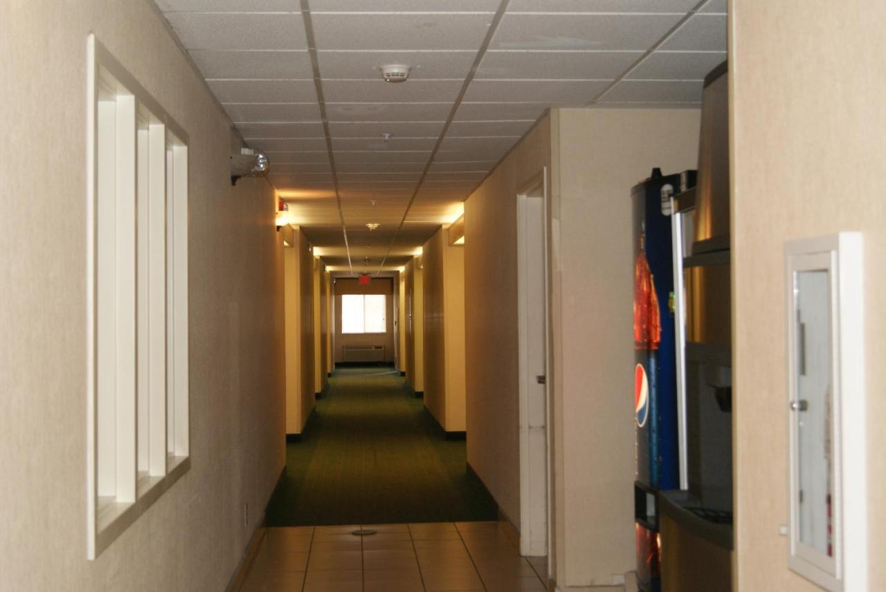 Baymont By Wyndham Coon Rapids Hotel Buitenkant foto